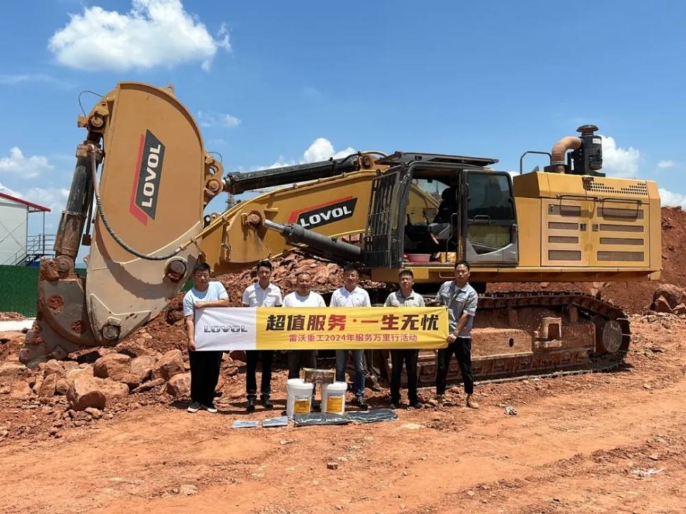 超值服務 · 一生無憂 | 雷沃服務編織緊密紐帶，攀登客戶滿意新高度！